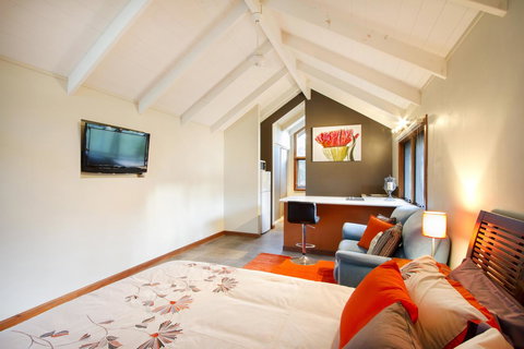 Airlie Beach Eco Cabins - Adults Only - Accommodation Whitsundays 9