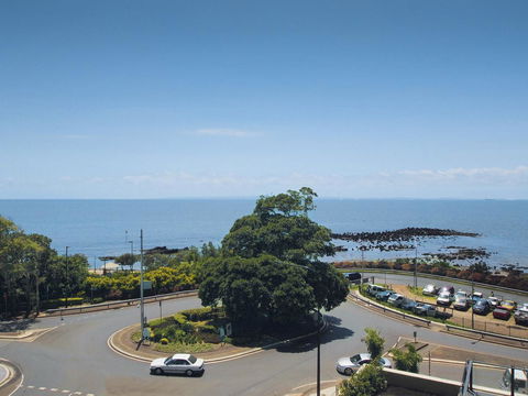 Oaks Redcliffe Mon Komo Suites - Accommodation Whitsundays 2