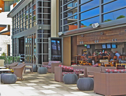 Oaks Redcliffe Mon Komo Suites - Accommodation Whitsundays 0