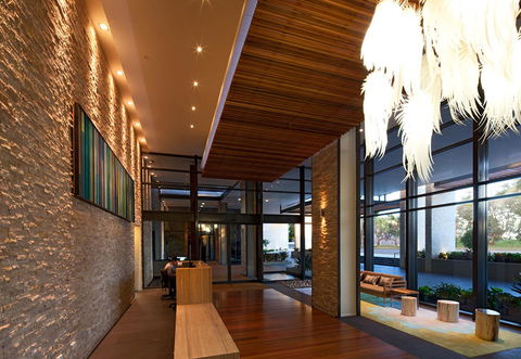 Oaks Redcliffe Mon Komo Suites - Accommodation Whitsundays 13