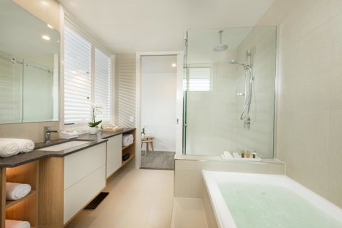 Heart Hotel And Gallery Whitsundays - Accommodation Whitsundays 1