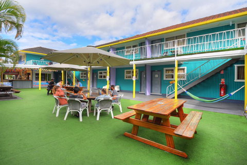 Backpackers In Paradise 18-35 Hostel - Accommodation Whitsundays 2
