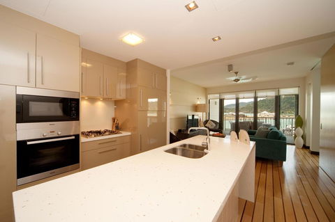 The Boathouse Apartments - Accommodation Whitsundays 11