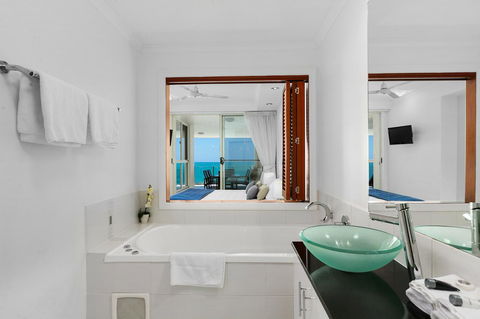 Bellevue At Trinity Beach - Accommodation Whitsundays 3