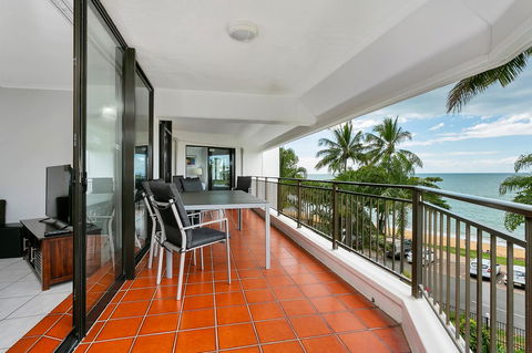 Roydon Beachfront Apartments - Accommodation Whitsundays 0