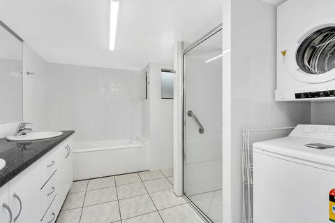 Roydon Beachfront Apartments - Accommodation Whitsundays 24