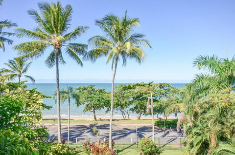 Roydon Beachfront Apartments - Accommodation Whitsundays 9