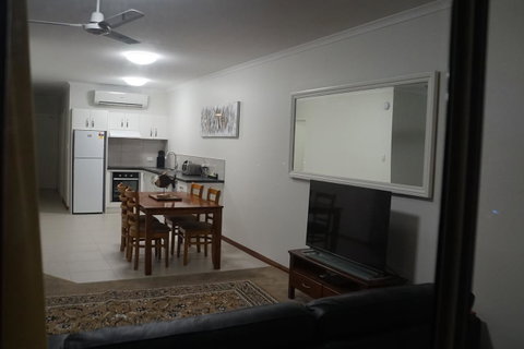 Airlie Seaview Apartments - Accommodation Whitsundays 8