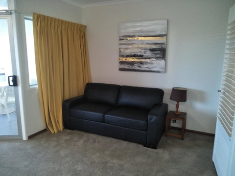 Airlie Seaview Apartments - Accommodation Whitsundays 14