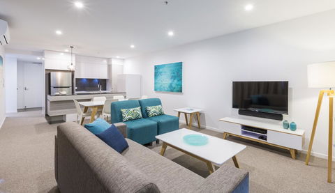 Boardwalk Burleigh Beach - Official - Accommodation Whitsundays 17