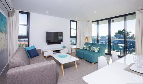 Boardwalk Burleigh Beach - Official - Accommodation Whitsundays 36