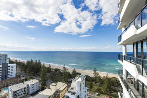 Boardwalk Burleigh Beach - Official - Accommodation Whitsundays 27