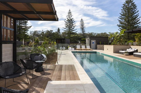 Boardwalk Burleigh Beach - Official - Accommodation Whitsundays 15