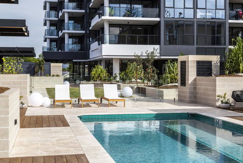 Boardwalk Burleigh Beach - Official - Accommodation Whitsundays 3