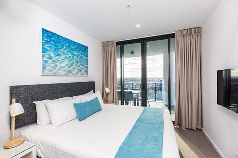 Boardwalk Burleigh Beach - Official - Accommodation Whitsundays 13