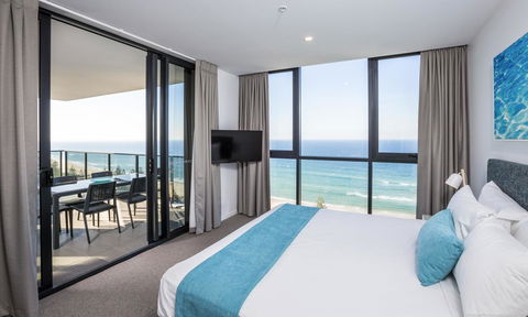 Boardwalk Burleigh Beach - Official - Accommodation Whitsundays 4