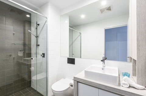 Boardwalk Burleigh Beach - Official - Accommodation Whitsundays 33