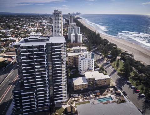Boardwalk Burleigh Beach - Official - Accommodation Whitsundays 41