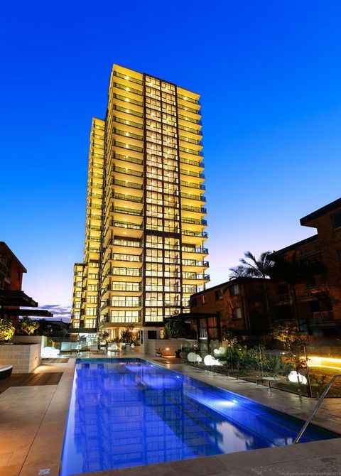 Boardwalk Burleigh Beach - Official - Accommodation Whitsundays 7