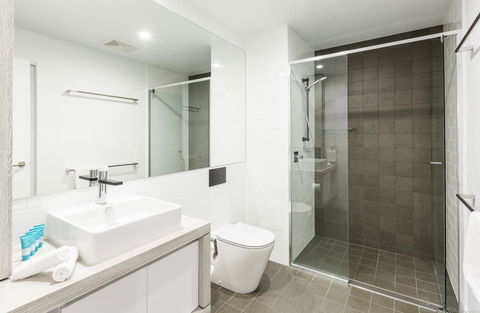 Boardwalk Burleigh Beach - Official - Accommodation Whitsundays 39