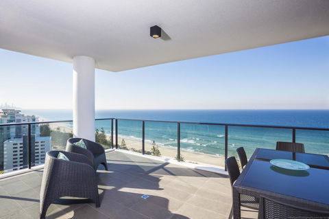 Boardwalk Burleigh Beach - Official - Accommodation Whitsundays 2