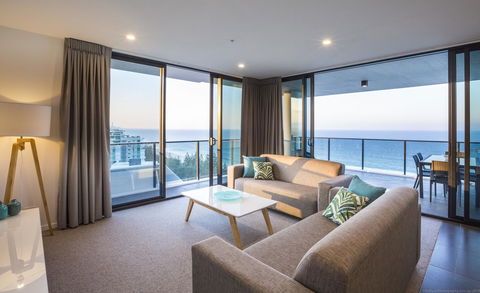 Boardwalk Burleigh Beach - Official - Accommodation Whitsundays 6