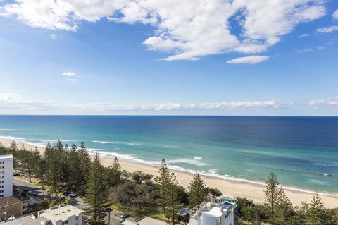 Boardwalk Burleigh Beach - Official - Accommodation Whitsundays 14