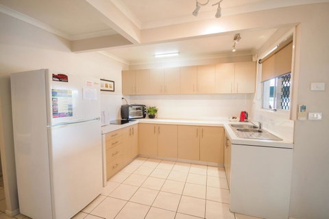 Airlie Apartments - Accommodation Whitsundays 6