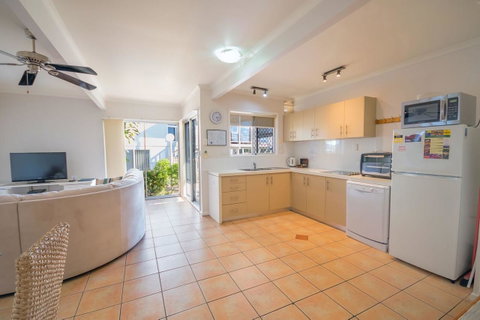 Airlie Apartments - Accommodation Whitsundays 12