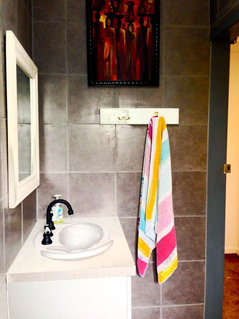 XYL Pets Friendly Seaside Boutique Guesthouse - Accommodation Whitsundays 4