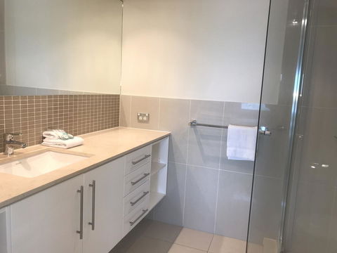 Proximity Waterfront Apartments - Accommodation Whitsundays 11