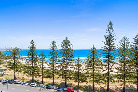 Columbia Beachfront Apartments On Rainbow Bay - Accommodation Whitsundays 40