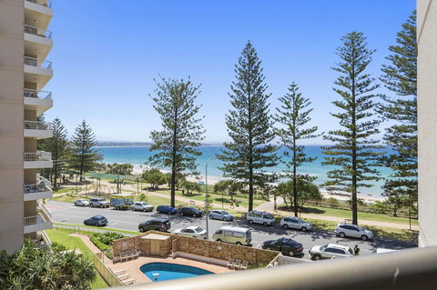 Columbia Beachfront Apartments On Rainbow Bay - Accommodation Whitsundays 18