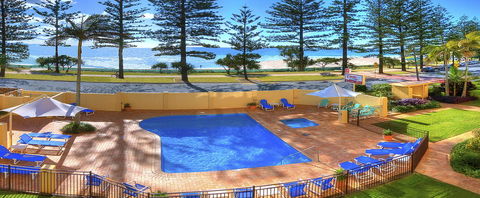 Columbia Beachfront Apartments On Rainbow Bay - Accommodation Whitsundays 2