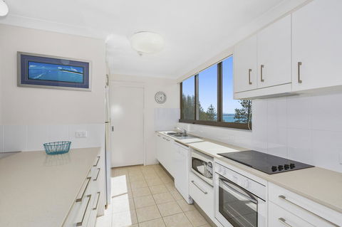 Columbia Beachfront Apartments On Rainbow Bay - Accommodation Whitsundays 35