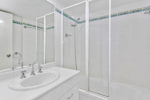 Columbia Beachfront Apartments On Rainbow Bay - Accommodation Whitsundays 37