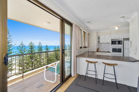 Columbia Beachfront Apartments On Rainbow Bay - Accommodation Whitsundays 28