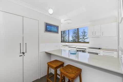 Columbia Beachfront Apartments On Rainbow Bay - Accommodation Whitsundays 22