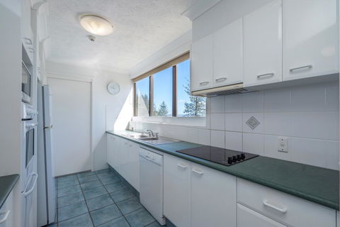Columbia Beachfront Apartments On Rainbow Bay - Accommodation Whitsundays 7