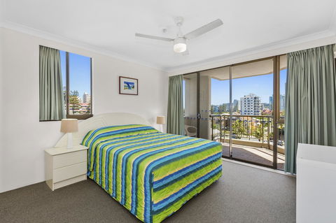 Columbia Beachfront Apartments On Rainbow Bay - Accommodation Whitsundays 20