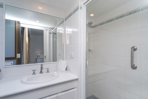 Columbia Beachfront Apartments On Rainbow Bay - Accommodation Whitsundays 16