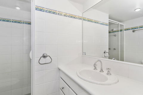 Columbia Beachfront Apartments On Rainbow Bay - Accommodation Whitsundays 31