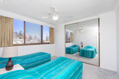 Columbia Beachfront Apartments On Rainbow Bay - Accommodation Whitsundays 11