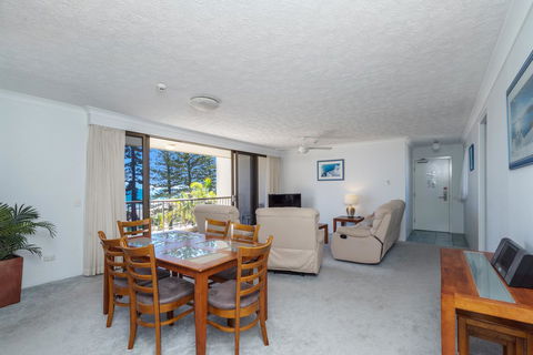 Columbia Beachfront Apartments On Rainbow Bay - Accommodation Whitsundays 13