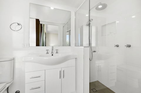 Columbia Beachfront Apartments On Rainbow Bay - Accommodation Whitsundays 19