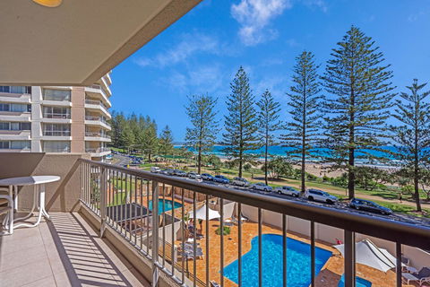 Columbia Beachfront Apartments On Rainbow Bay - Accommodation Whitsundays 6