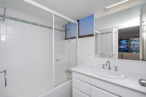 Columbia Beachfront Apartments On Rainbow Bay - Accommodation Whitsundays 9