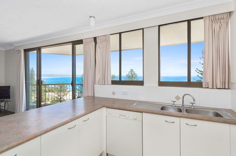 Columbia Beachfront Apartments On Rainbow Bay - Accommodation Whitsundays 38
