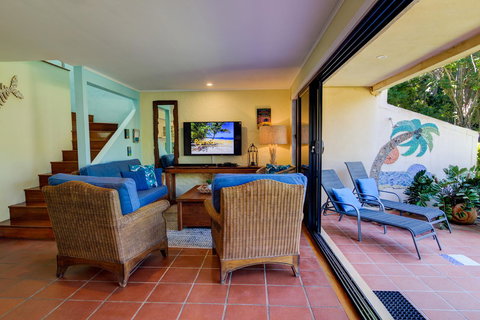 Number 2 On The Beach | Beautiful Beachfront Villa - Accommodation Whitsundays 4