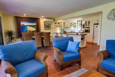 Number 2 On The Beach | Beautiful Beachfront Villa - Accommodation Whitsundays 5